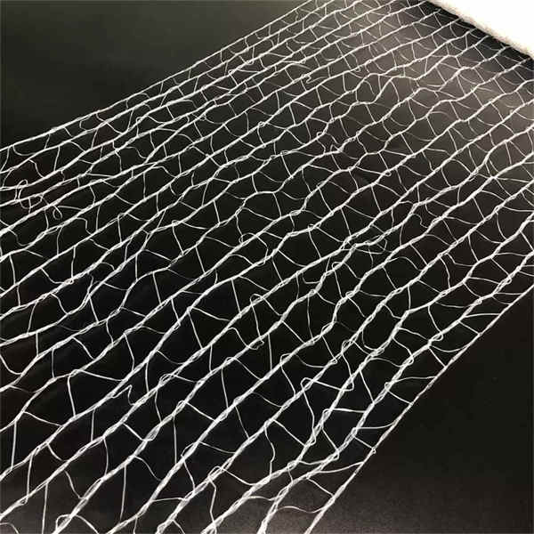 Agricole utilisant un film étirable porféré