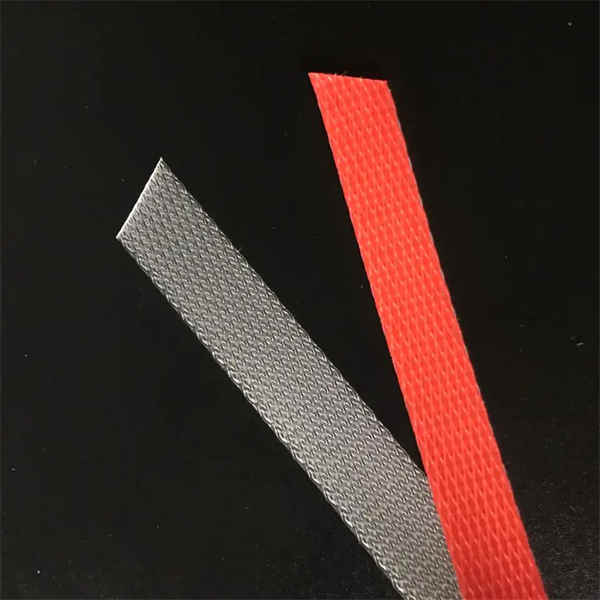 Machine de cerclage utilisant du ruban d'emballage PP