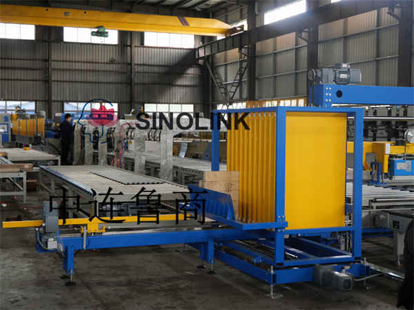 Type de clip automatique Tuile en acier de couleur (plaque profilée) Matériaux de construction Blocs en bois Système de cerclage