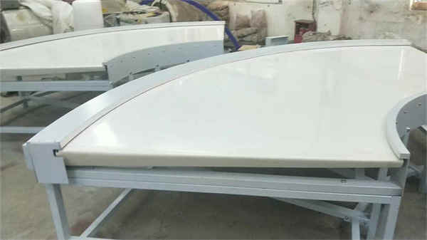 Le système de convoyeur à bande de la machine à tourner à bande