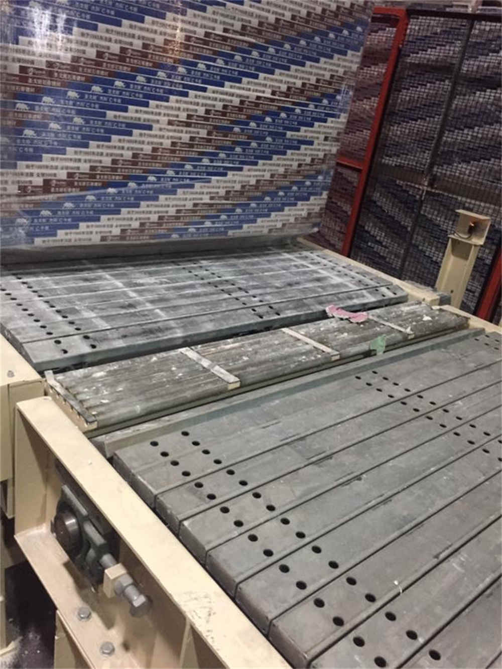 Ligne de convoyeur à plaques à chaînes pour convoyeur de boissons