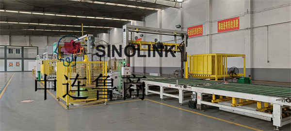 Type d'agrafe ajoutant automatiquement le bloc en bois et la petite machine de cerclage faisante le coin