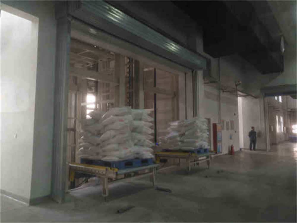 Convoyeur de levage vertical sans pilote entièrement automatique pour charges lourdes