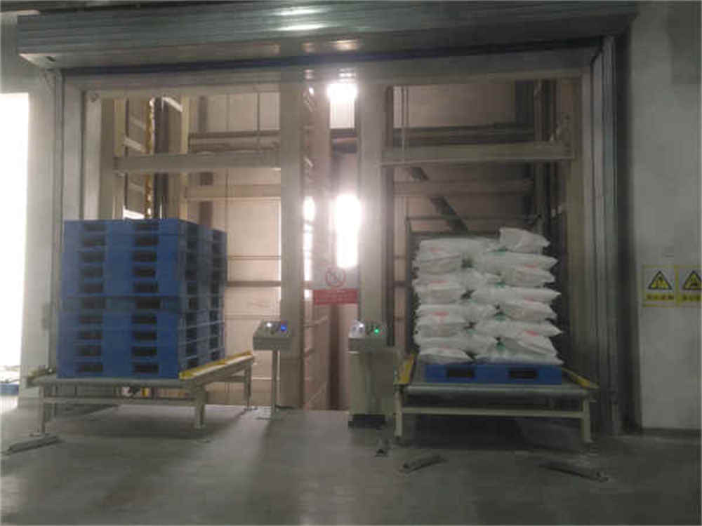 Convoyeur de levage vertical sans pilote entièrement automatique pour charges lourdes