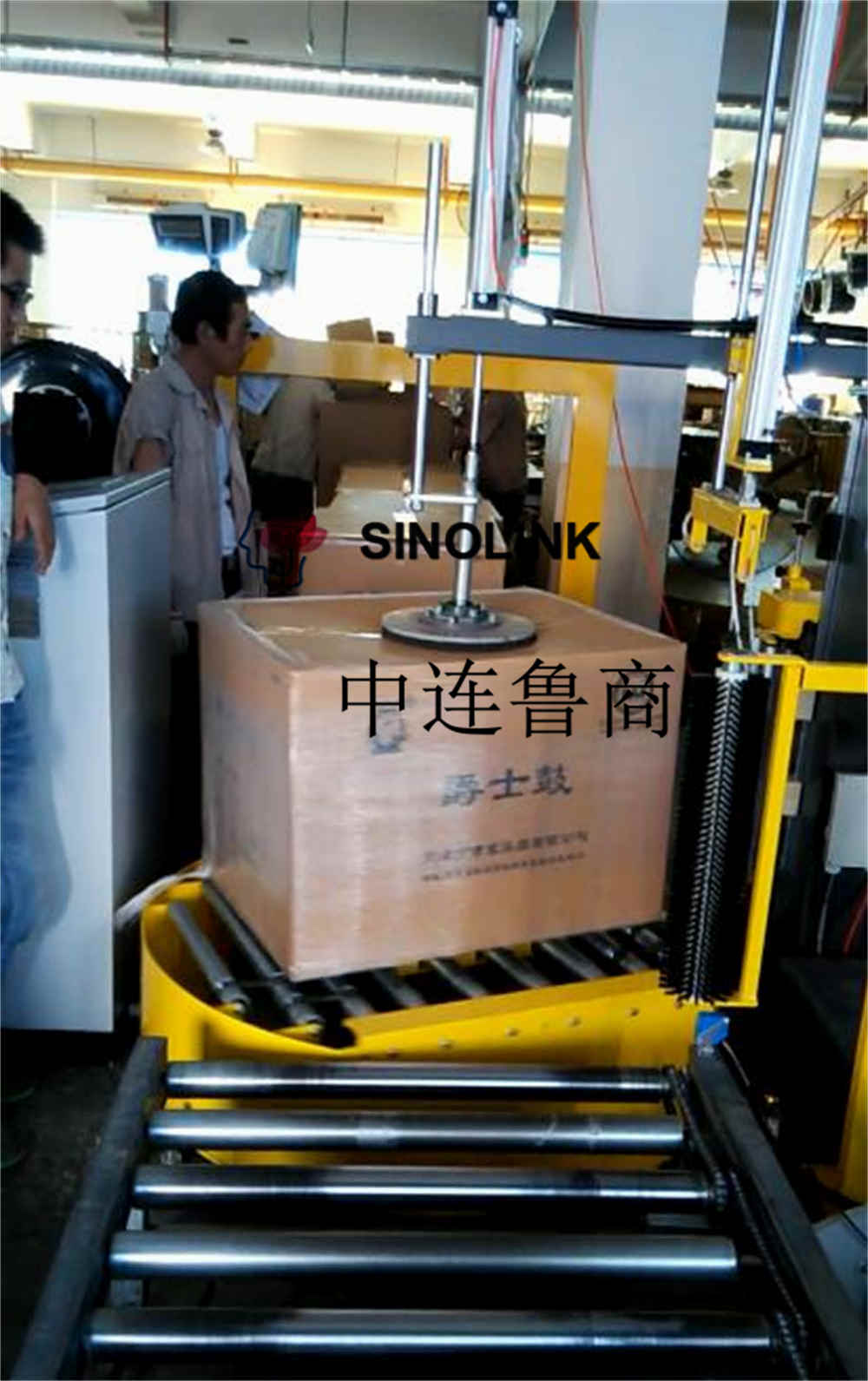 Machine à enveloppement d'étirement automatique sans plateau en ligne