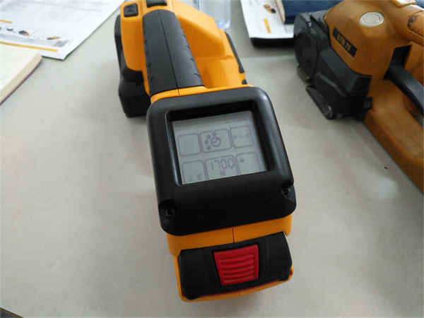 Machine de cerclage à poignée semi-automatique