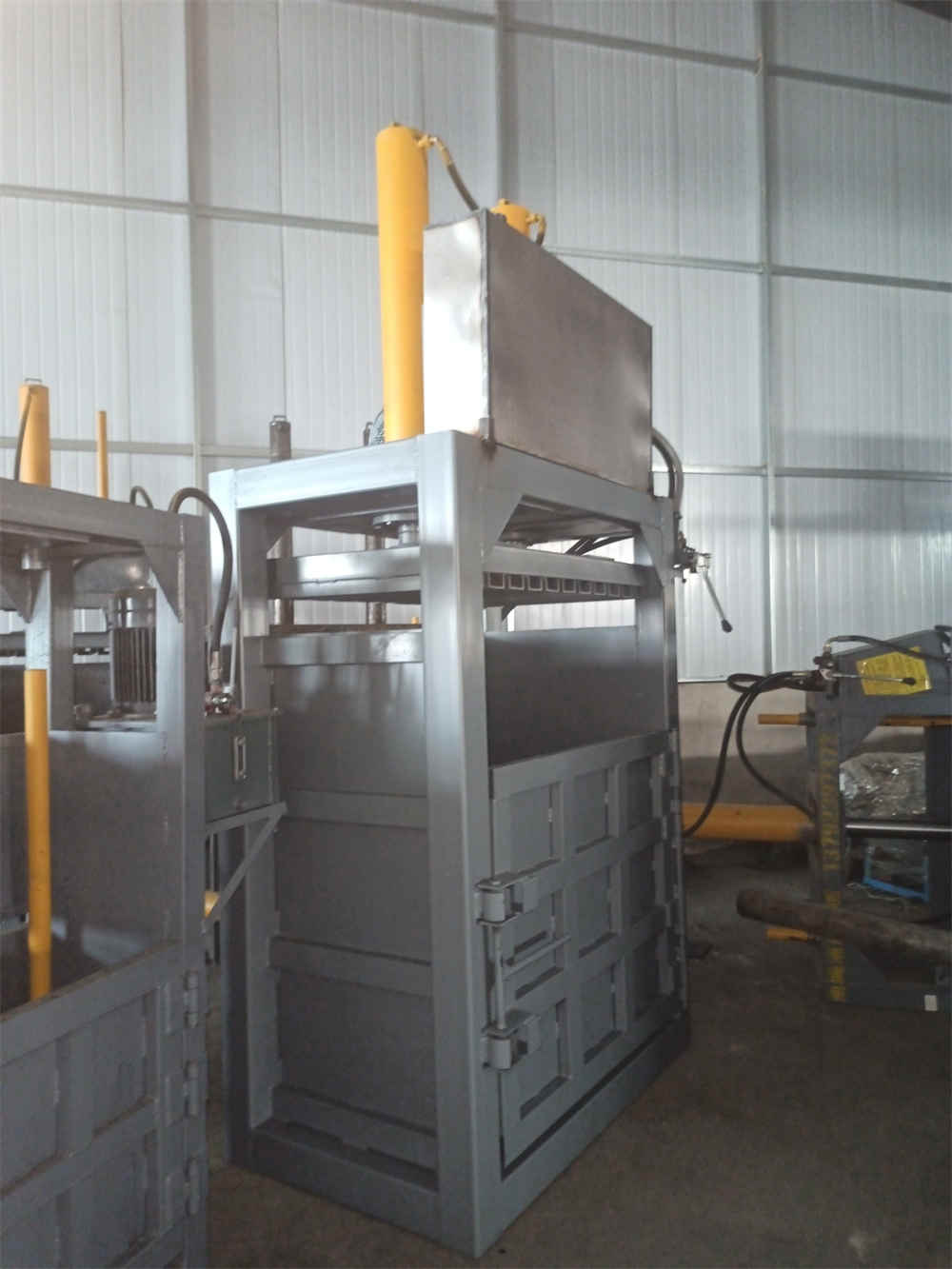 Presse à balles hydraulique entièrement automatique