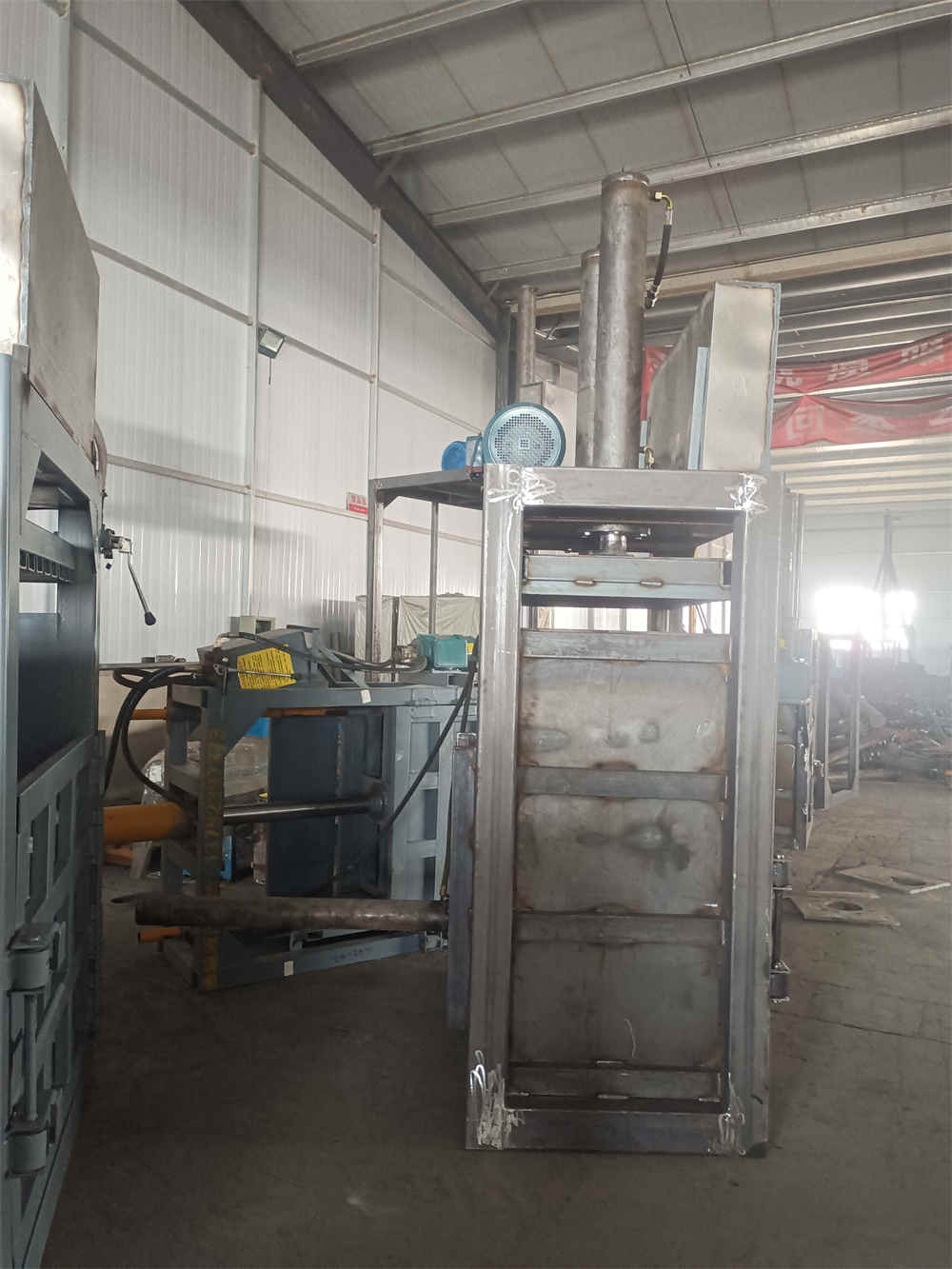 Presse à balles hydraulique entièrement automatique