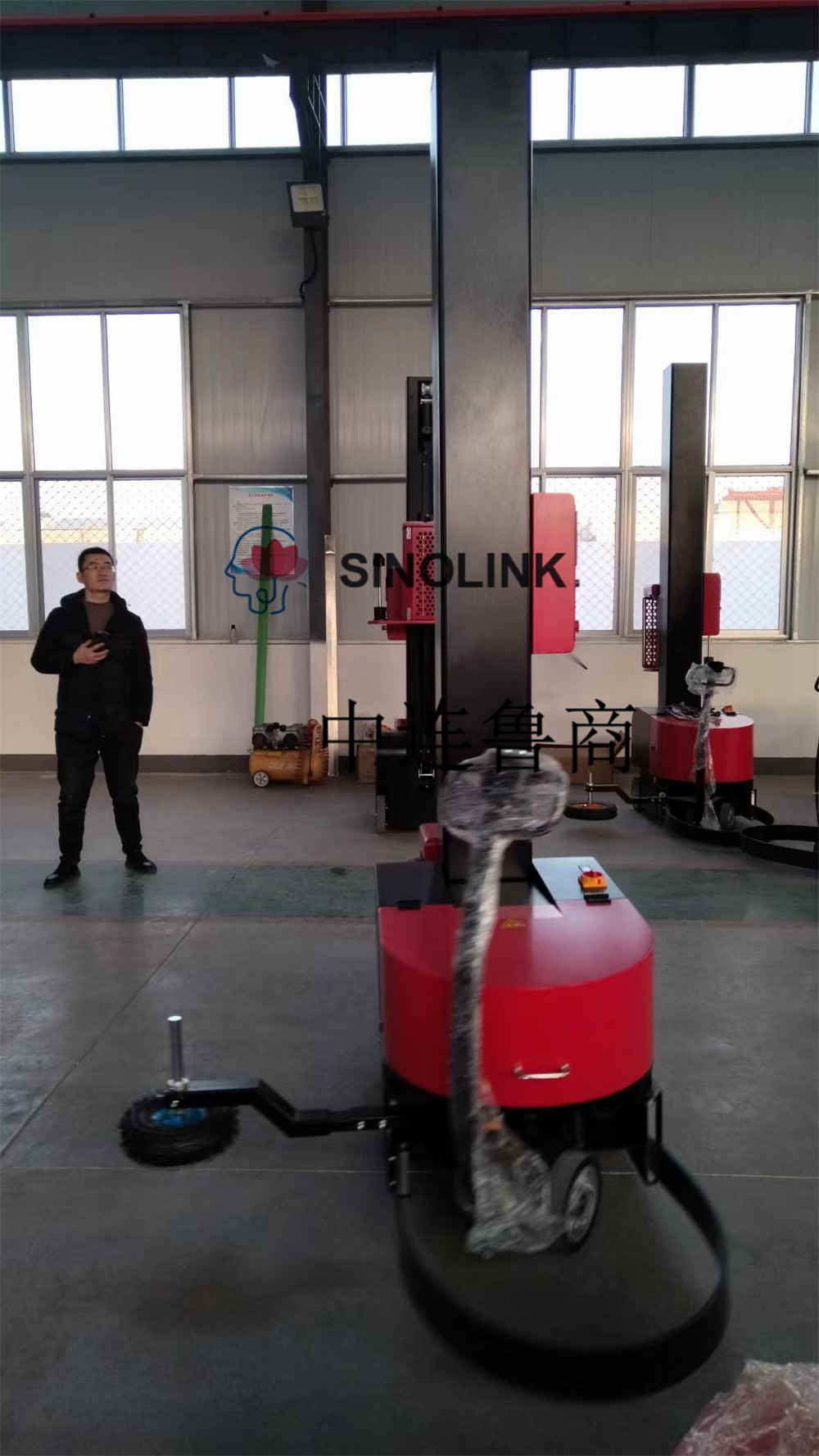 Machine d'emballage de type auto-marche