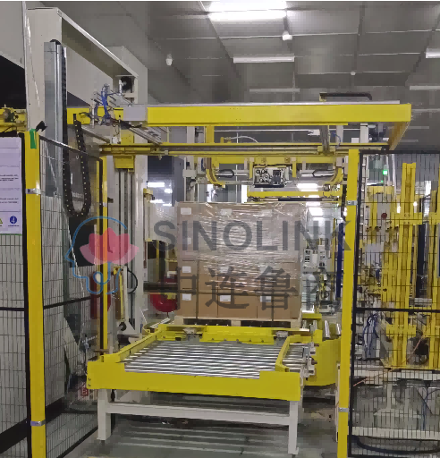 Emballage photovoltaïque: cerclage croisé + protecteurs d'angle avec enveloppement de film