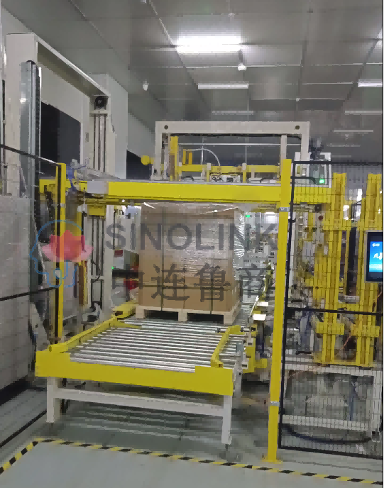 Emballage photovoltaïque: cerclage croisé + protecteurs d'angle avec enveloppement de film