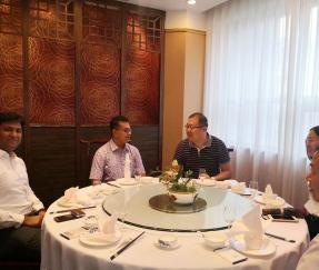 Clients du Bangladesh pour avoir signé l'accord sur la commande de 30 ensembles d'emballage de palettes