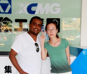 Des clients éthiopiens signent un contrat pour un rouleau de construction