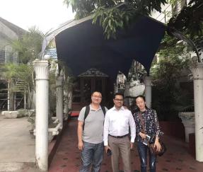 Visite au Bangladesh pour discuter avec succès du système de transport et d'emballage automatique de tuiles en acier couleur