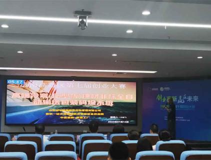 Système de transport, d'emballage et de palettisation automatique de matériaux de construction formés à froid (plaques profilées) haut de gamme non standard