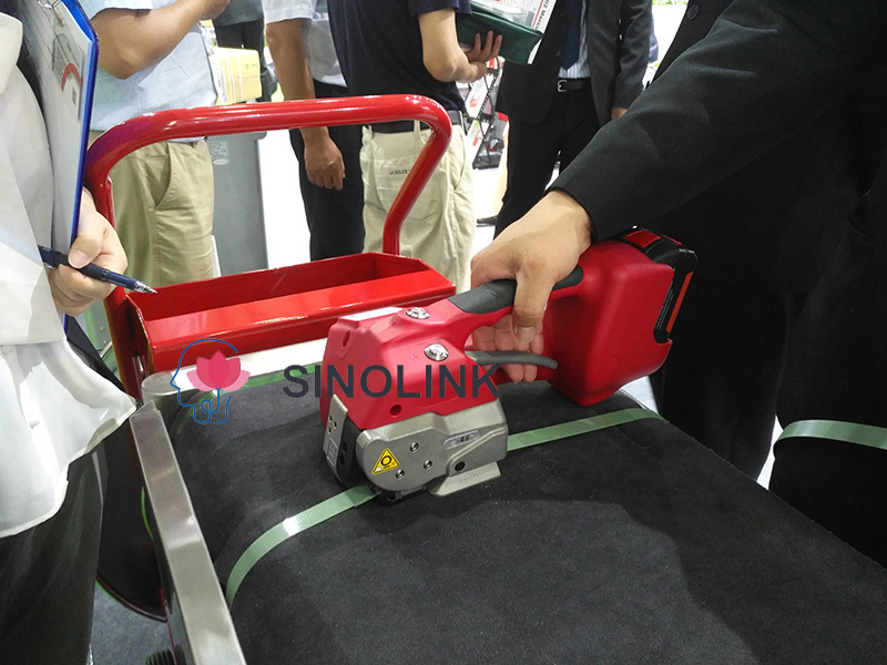 Machine de cerclage à poignée semi-automatique Semi-auto Handle Type Strapping Machine