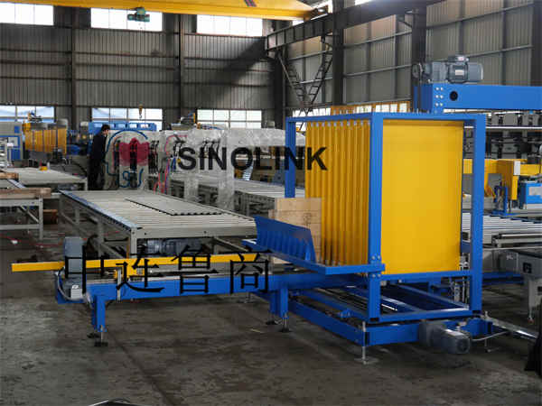 Type de clip automatique Tuile en acier de couleur (plaque profilée) Matériaux de construction Blocs en bois Système de cerclage Automatic Clip Type Color Steel Tile (Profile Plate) Building Materials Wooden Blocks Strapping System