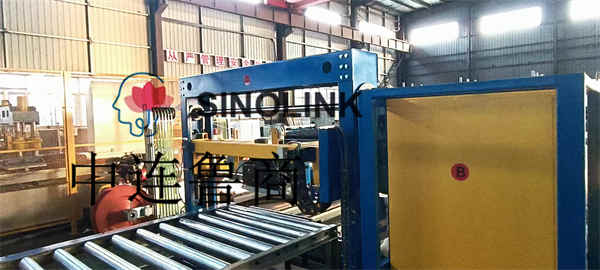 Type de clip automatique Tuile en acier de couleur (plaque profilée) Matériaux de construction Blocs en bois Système de cerclage Automatic Clip Type Color Steel Tile (Profile Plate) Building Materials Wooden Blocks Strapping System