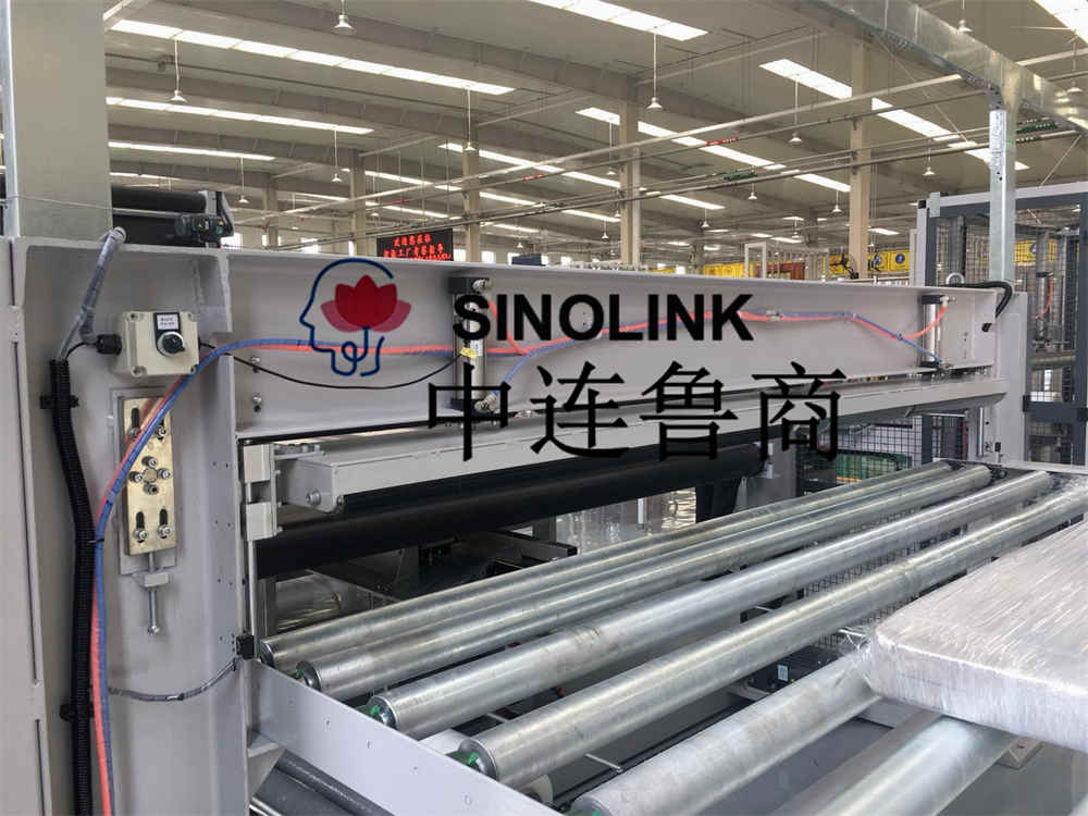 Machine de conditionnement d'enroulement d'emballage horizontal large de porte et de fenêtre automatique Automatic Door And Window Wide Horizontal Wrapping Winding Packaging Machine