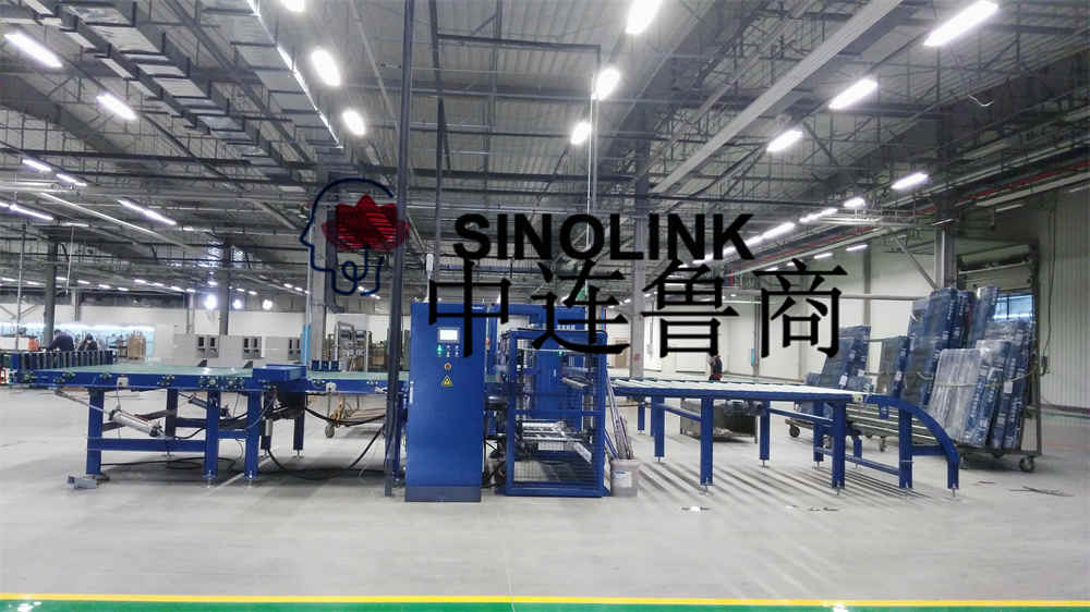 Machine de conditionnement d'enroulement d'emballage horizontal large de porte et de fenêtre automatique Automatic Door And Window Wide Horizontal Wrapping Winding Packaging Machine