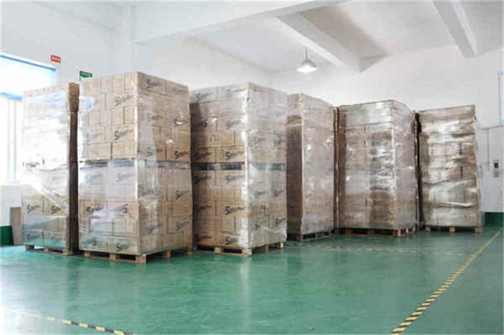 Ventes chaudes 20um/25um enveloppant le film étirable d'utilisation de main de PE Hot Sales 20um/25um Wrapping PE Hand Use Stretch Film